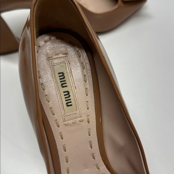Miu Miu Heels Open Toe Patent Leather Bow Block Heel Tan Brown Size 38.5 US 8.5 - Picture 9 of 11